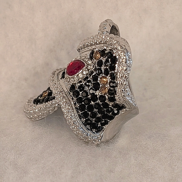 STATEMENT RING. SWIRLED CRYSTAL. - Picture 2 of 3